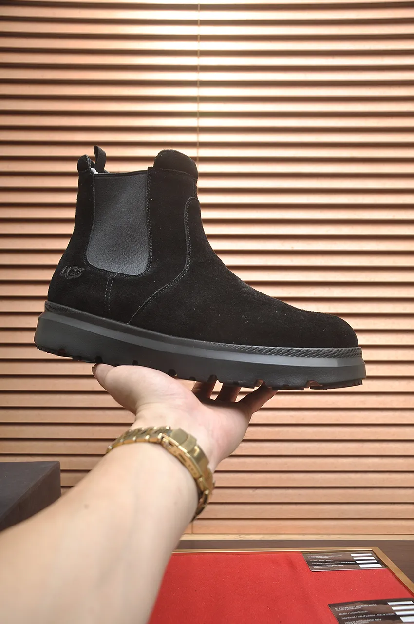 Men's shoes 💰580💶【UGG】(full genuine wool lining) Please pay attention to the original quality and compare the thickness of the wool 🏮🏮Hot style Martin boots from Australia's warm luxury brand men's shoes, official website synchronization, Beckham men's style..., made of imported top-layer waxed cowhide, waxed toe, Australian real wool velvet lining Carefully sewn...Imported rubber Martin boots outsole (comfortable, soft and wear-resistant). I really like the quality...Exquisite workmanship, you can't put it down once you see it. Code number 39-44